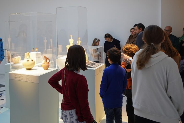 Ξεναγήσεις για Οικογένειες στην έκθεση JeffKoons: «Αφροδίτη» του Lespugue