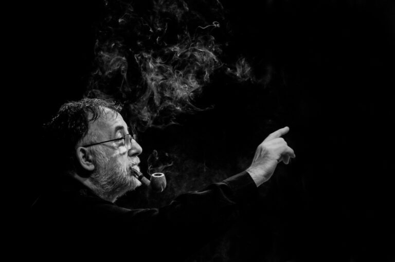 Τα τραγούδια του Θάνου Μικρούτσικου στο Δ. Θ Λυκαβηττού